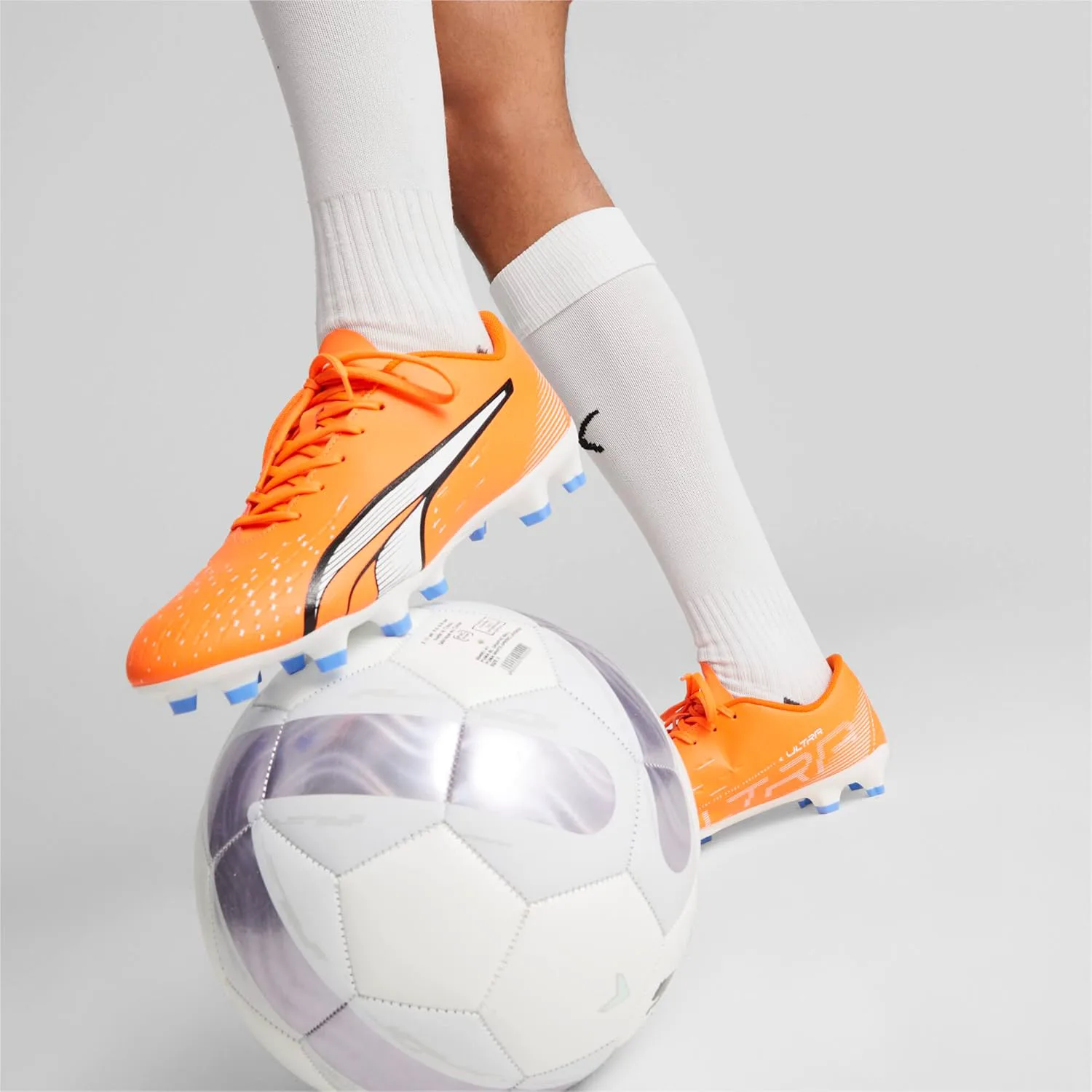 Футбольные бутсы Puma Mens Ultra Play Firm для игры на твердом искусственном газоне, оранжевый/белый/синий — фото 4