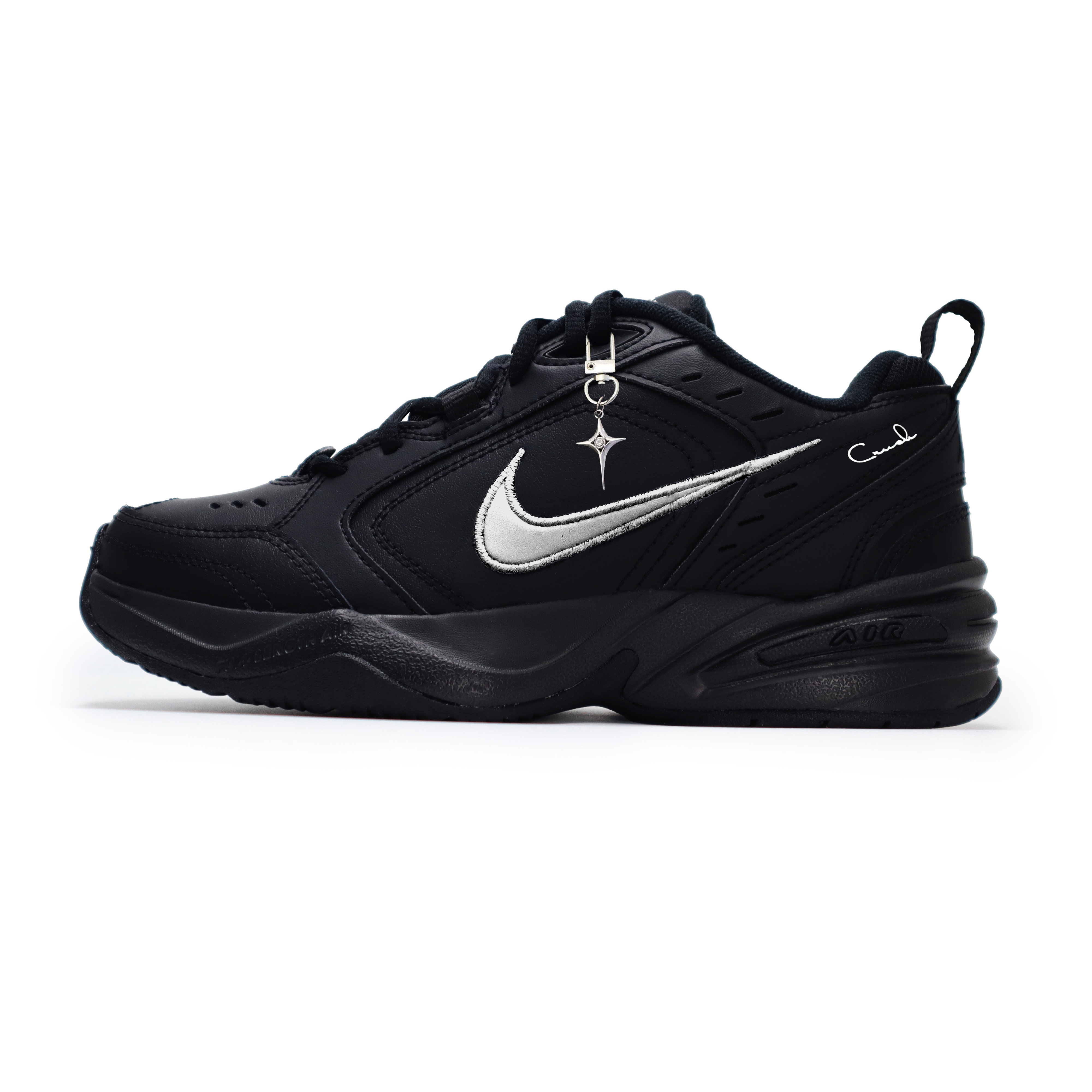

Nike Air Monarch 4 Cool Silver, Storm Abrasion Resistant Low top Chunky Sneakers Unisex Black