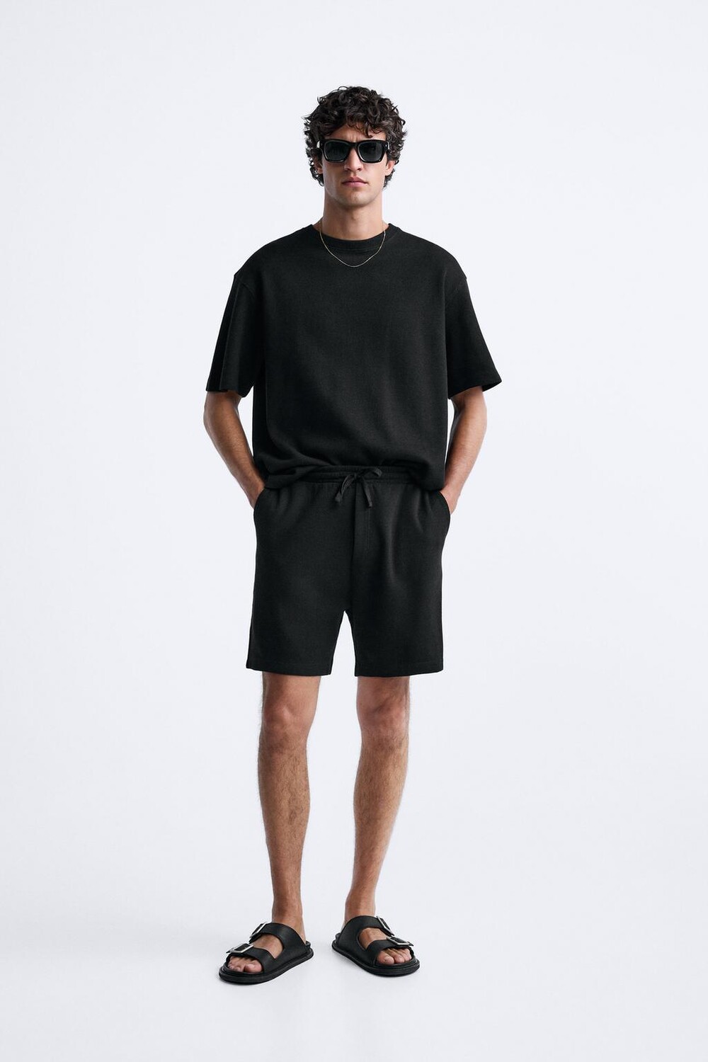 

Мягкая на ощупь рубчатая футболка ZARA, черный
