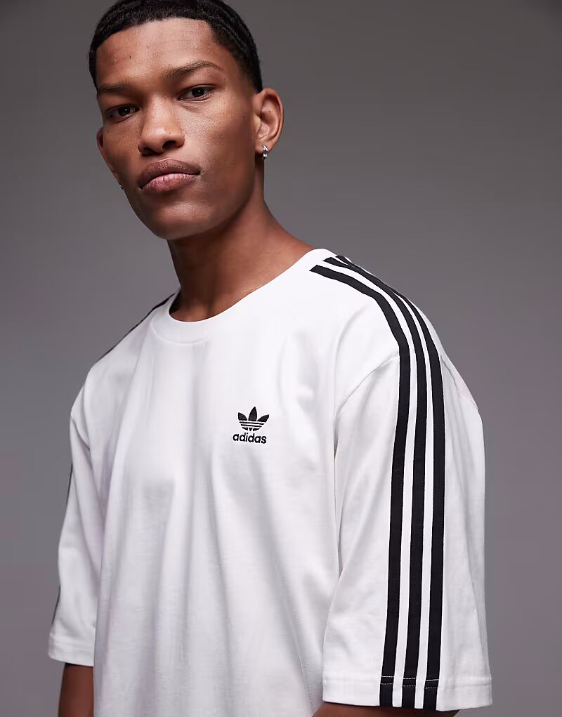 

Adidas Originals - Adicolor - Футболка оверсайз белого цвета с тремя полосками