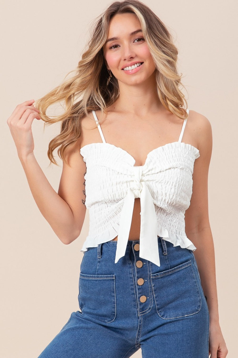 

Топ с оборками и отделкой из лент FASHNZFAB, кремовый