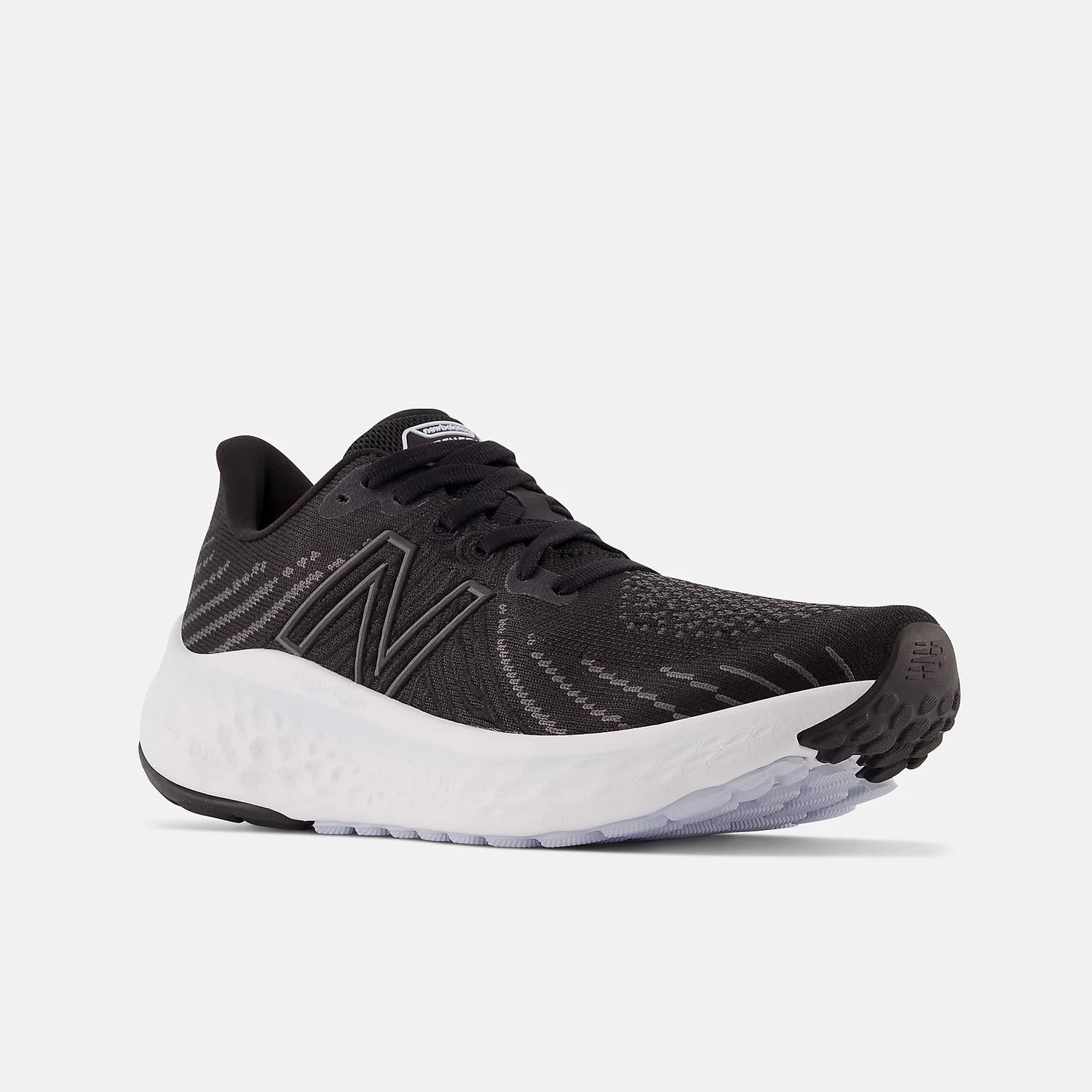 Женские беговые кроссовки Wvngobs5 Vongo в черном цвете New Balance