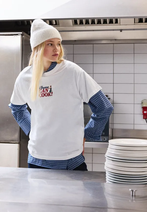 

Футболка с коротким рукавом и принтом Bershka, White, Белый, Футболка с коротким рукавом и принтом Bershka, White