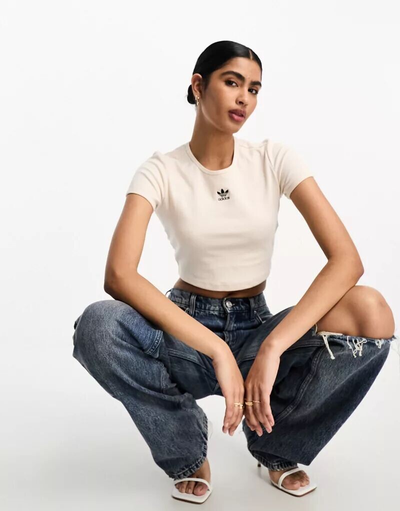 

Белая укороченная футболка в рубчик adidas Originals Essential, Белый, Белая укороченная футболка в рубчик adidas Originals Essential