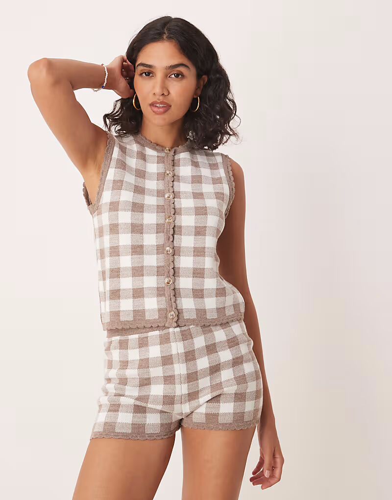 

Вязаный топ в клетку ASOS DESIGN с фестончатым краем цвета мокко