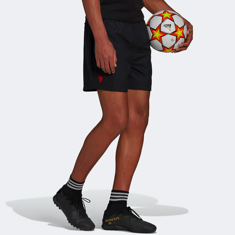 MANCHESTER UNITED THEATRE OF DREAMS повседневные шорты мужские черные Adidas, черный — фото 4