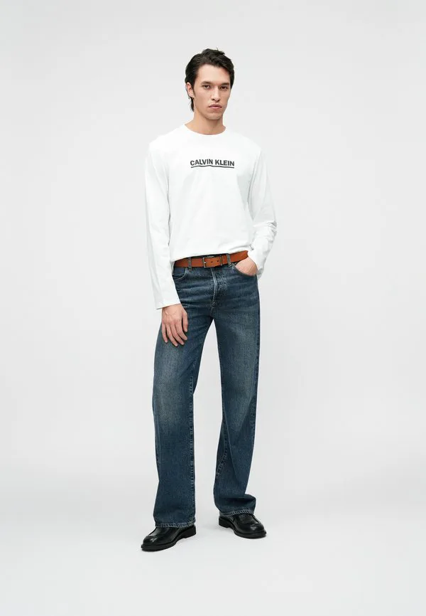 Яркая футболка с длинными рукавами и графическим принтом Calvin Klein, Brilliant White — фото 2