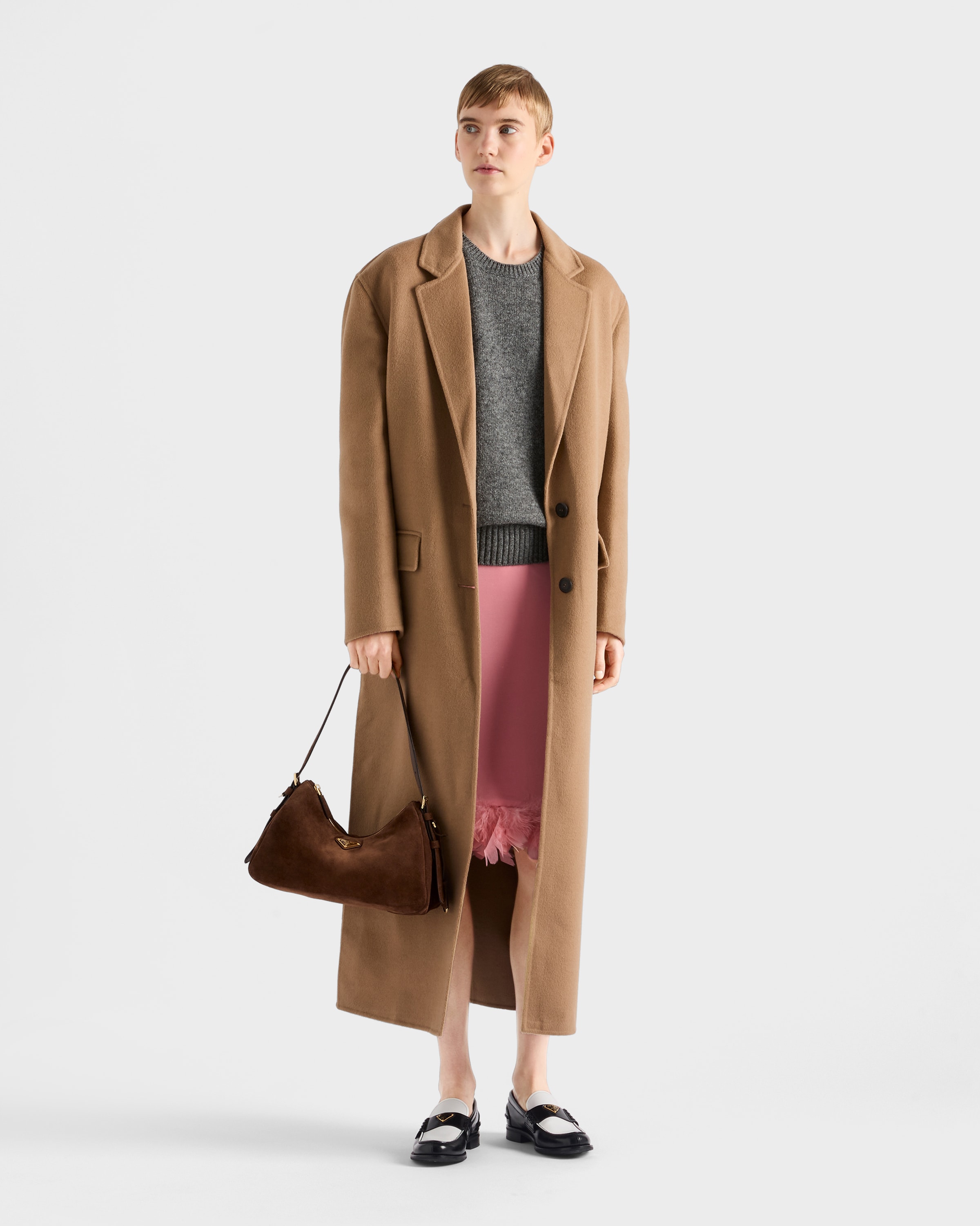 Сумка Prada Aimée из замши среднего размера на плечо Prada, какао-коричневый — фото 2