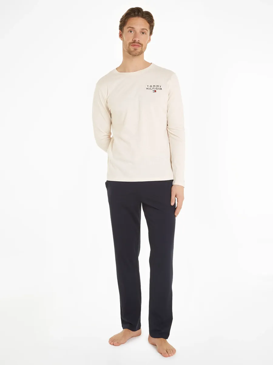 

Пижама Tommy Hilfiger Underwear "LS JERSEY PJ SET" (комплект, 2 шт., 2 шт.), с логотипом на груди, бежевый