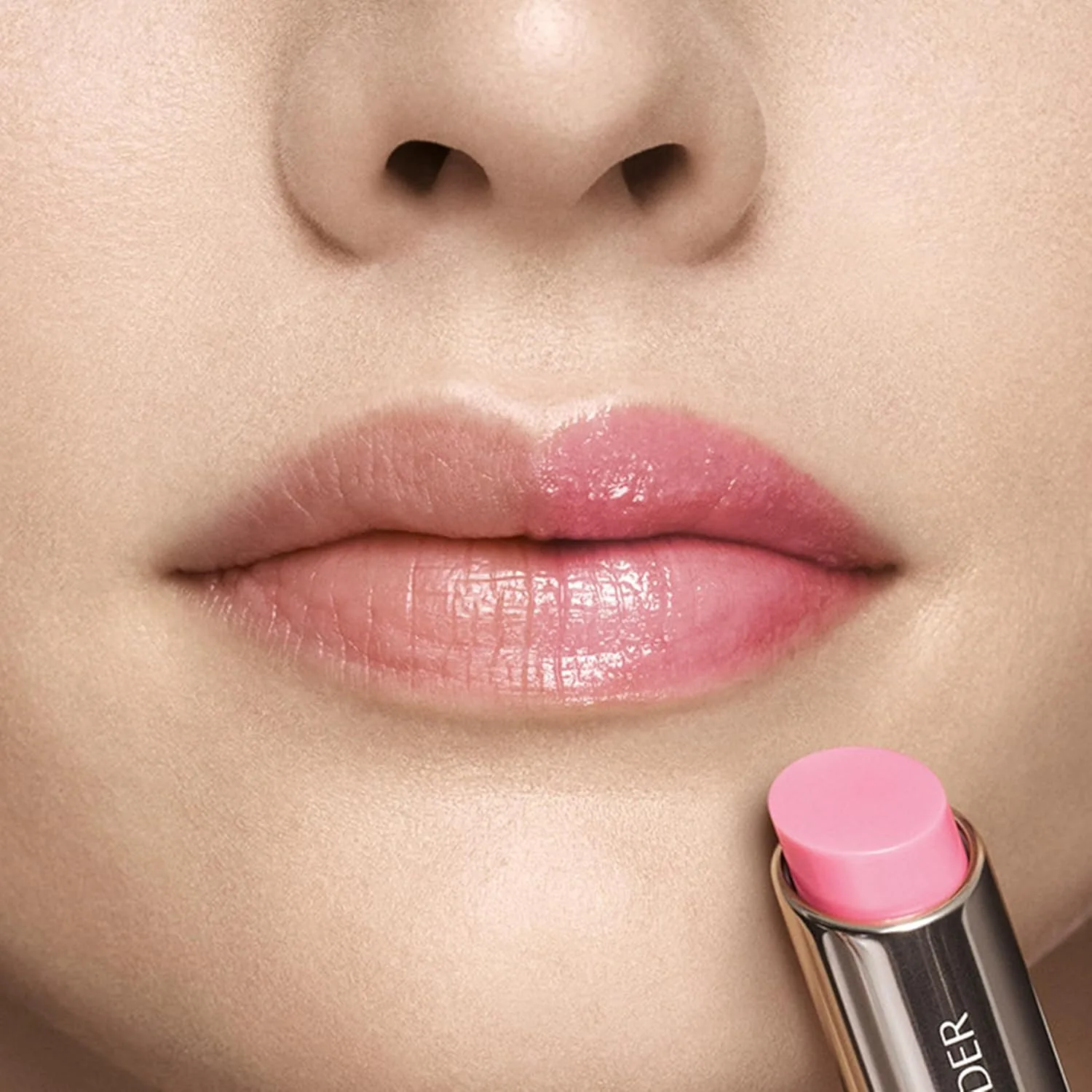 Оттеночный бальзам для губ Estée Lauder Futurist HydraPlump | Содержит гиалуроновую кислоту и pH-адаптивный цвет | Увлажняет, укрепляет барьерную функцию губ, 705 Petal Boost - A soft pink with cool pH-adaptive pigments — фото 2