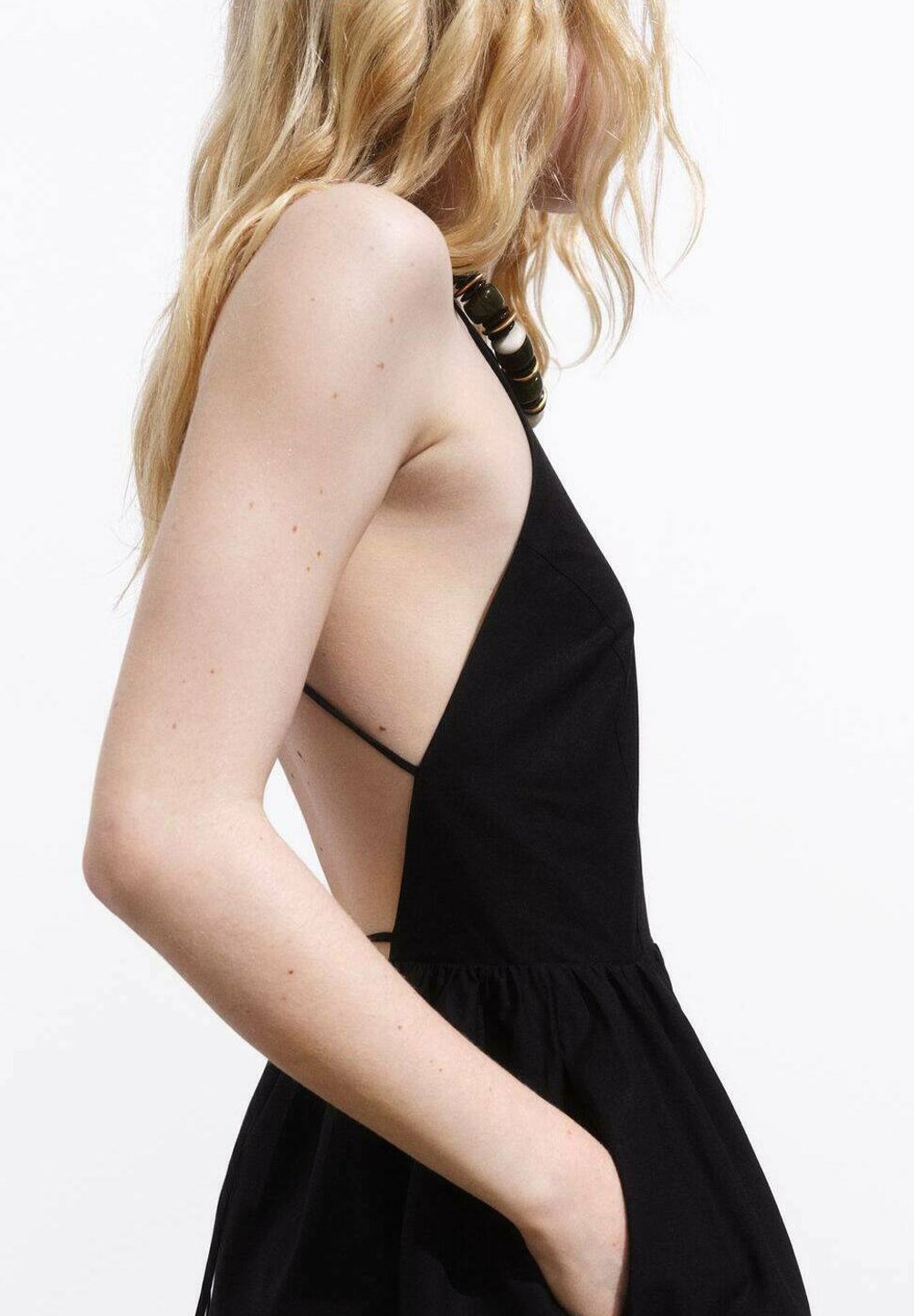 

Повседневное платье CROISÉ À ENCOLURE HALTER Mango, черный