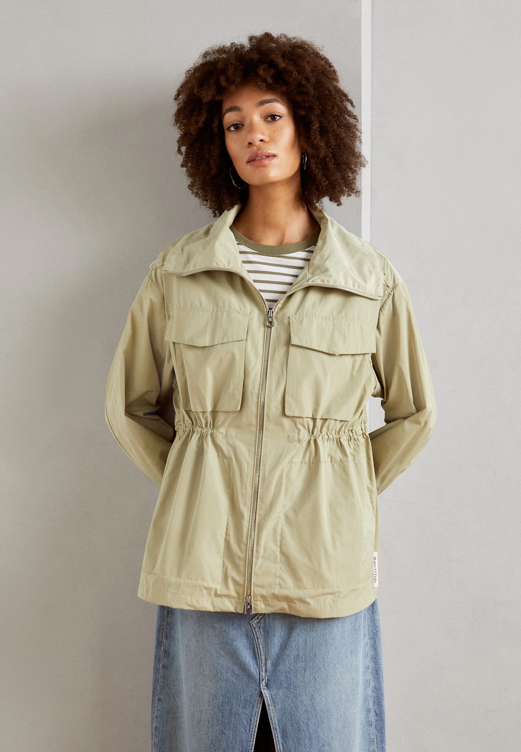 

Парка JACKET PATCHED POCKETS SEAM POCKETS DRAWSTRING WAIST STAND UP COLLAR Marc O'Polo, цвет steamed sage