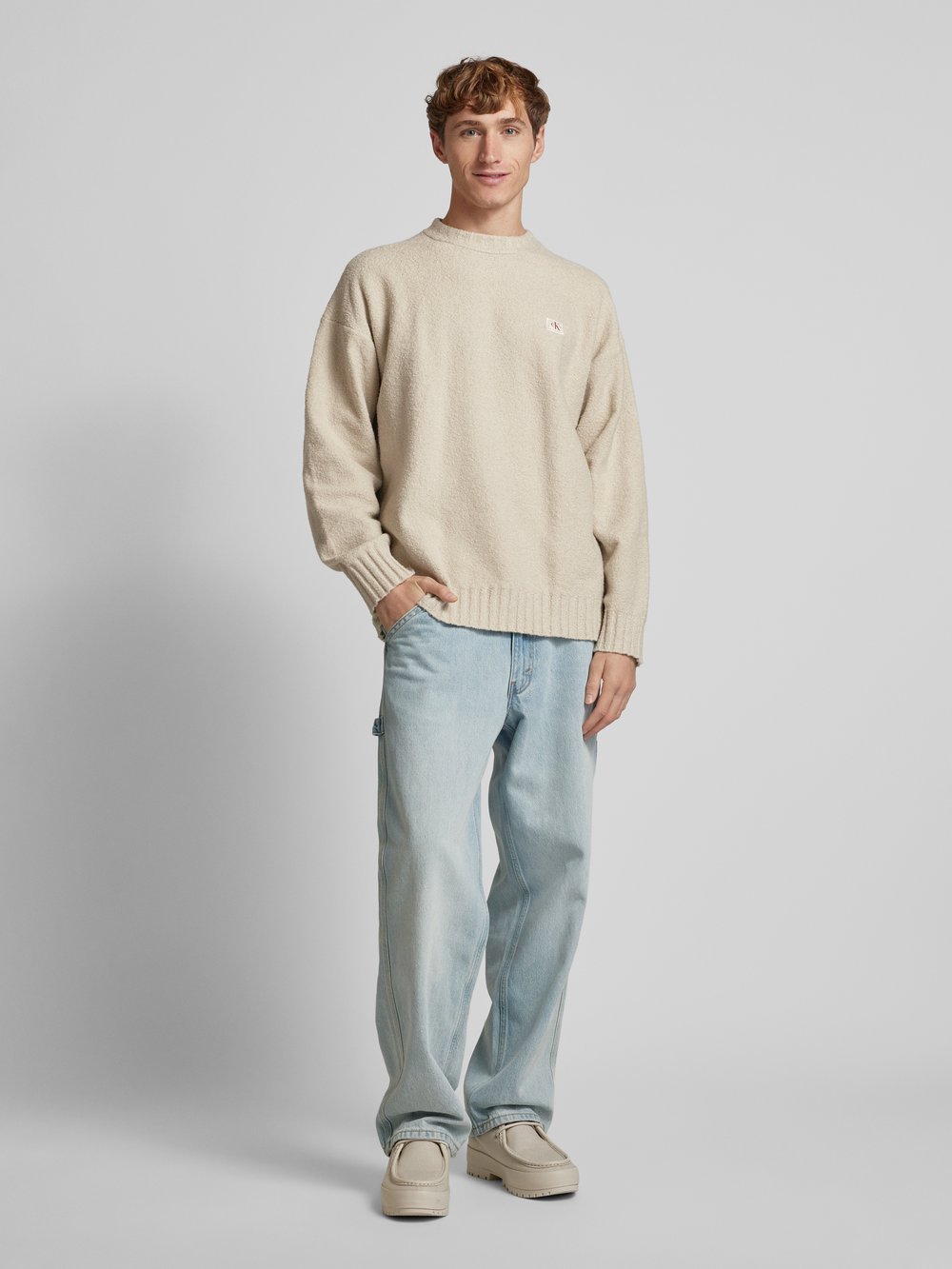

Вязаный свитер с этикеткой Calvin Klein Jeans, кремовый