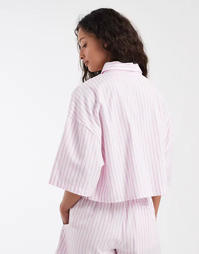 Укороченная рубашка Nike Stripe из поплина розового и, белый — фото 4