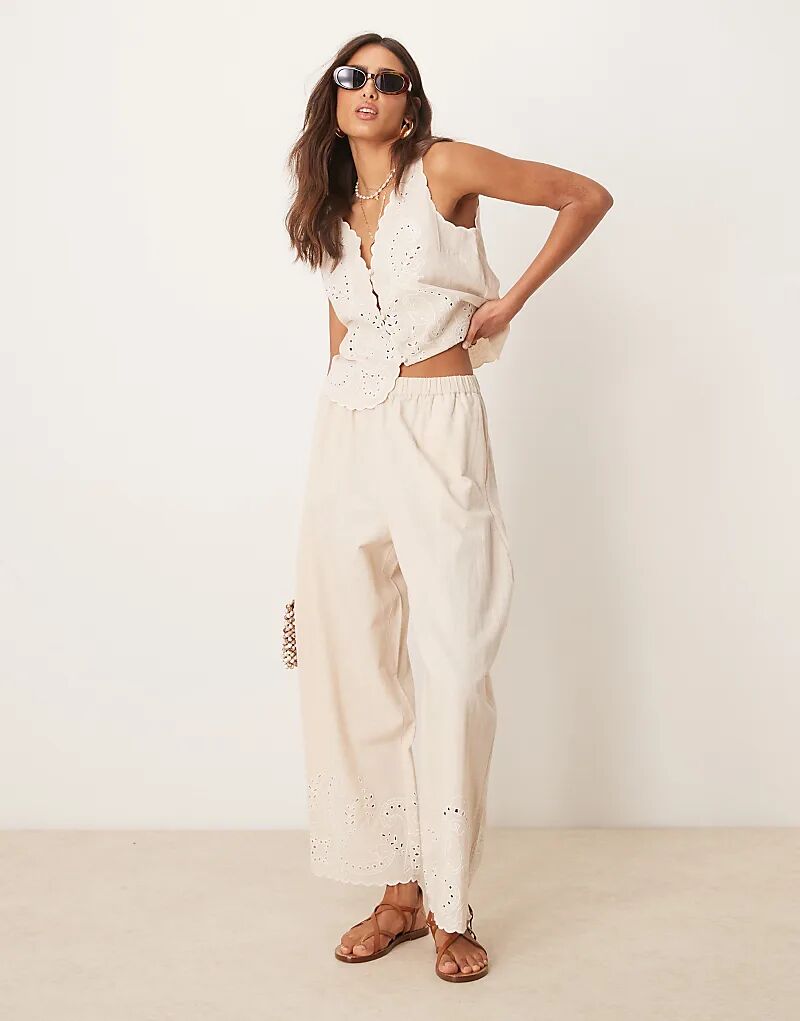 

Широкие брюки ASOS DESIGN из льняной смеси с фестончатым краем и вышивкой, камуфляжного цвета