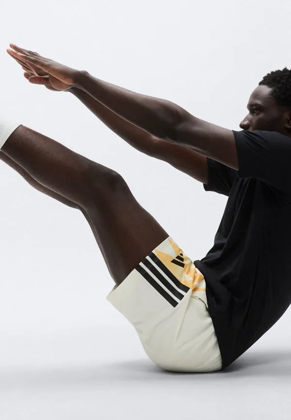 Спортивные шорты tiro Adidas Sportswear, Off White/Black/Semi Ice Tangerine — фото 4