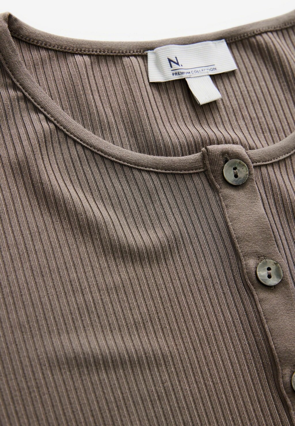 

Базовая футболка SHORT SLEEVE PREMIUM HENLEY REGULAR FIT Next, коричневый