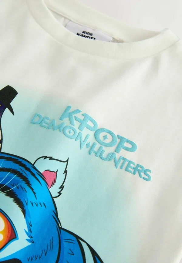 Футболка Regular fit Kpop Demon Hunters, белый — фото 3