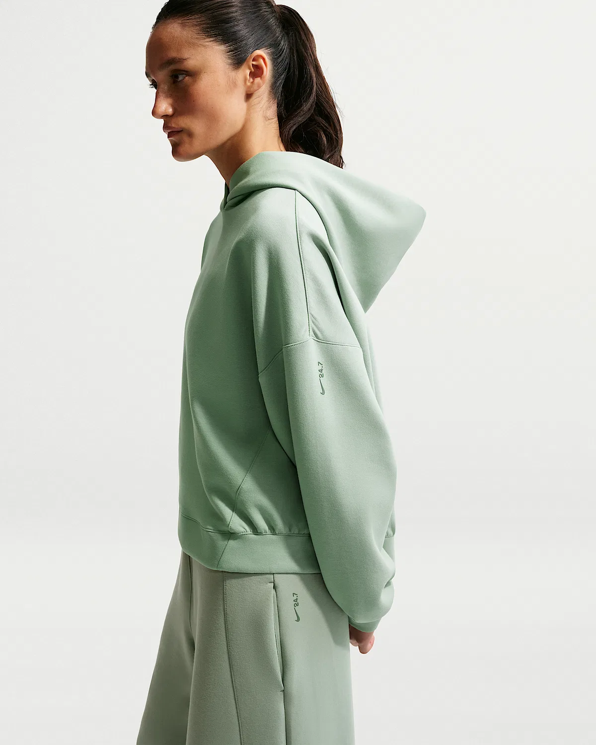 Женская худи Nike 24.7 ImpossiblySoft, Steam/Sail/Dutch Green — фото 3