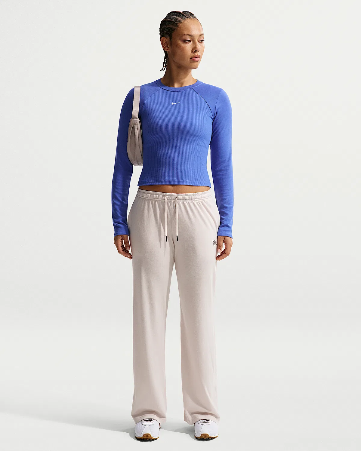 Женская облегающая длинная футболка с ребристой вязкой Nike Sportswear Chill Knit, Light Medium Blue/Sail — фото 4