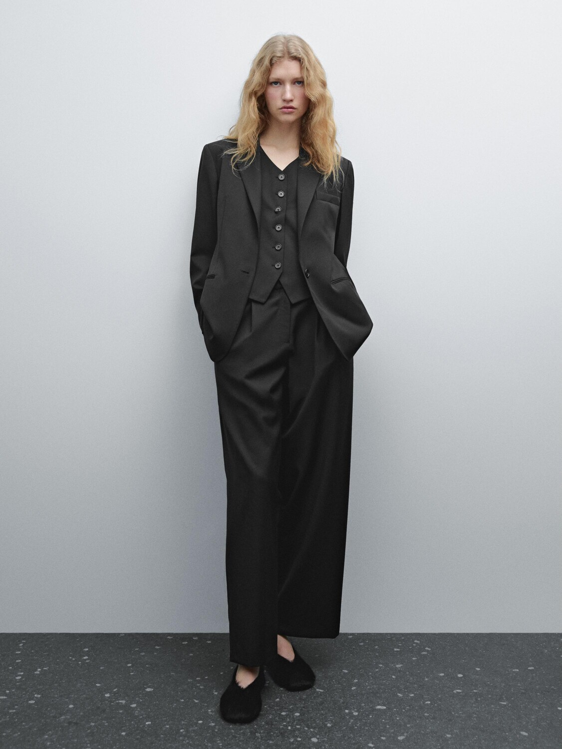 

Свободные шерстяные брюки. Massimo Dutti, черный