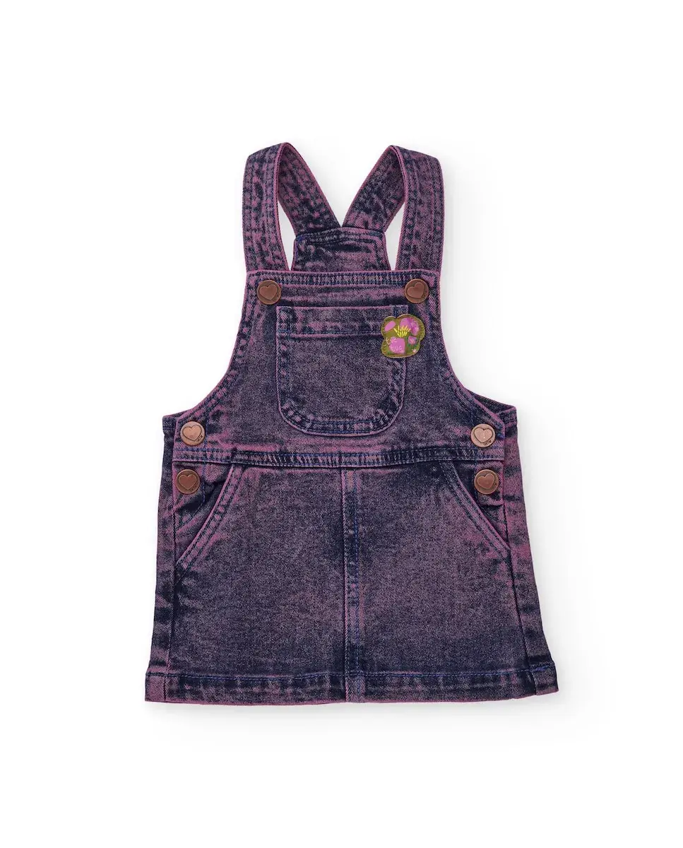 

Джинсовый сарафан для девочки индигового цвета с эффектом выбелки и деталями в виде сердечек Tuc tuc