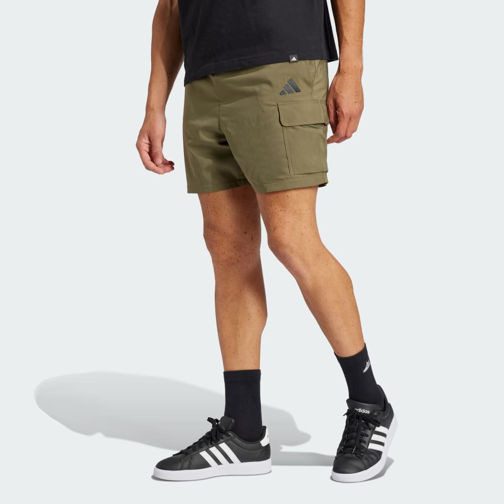 

Шорты Adidas Essentials Small Logo Cargo Chelsea Shorts, цвет Olive Strata/Black