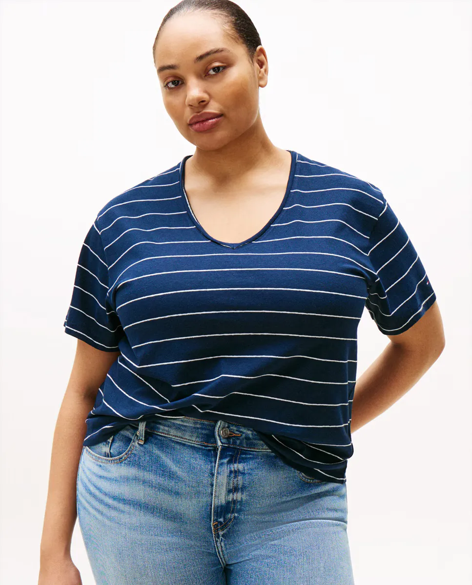 

Женская футболка с коротким рукавом и V-образным вырезом Tommy Hilfiger Curve, темно-синий