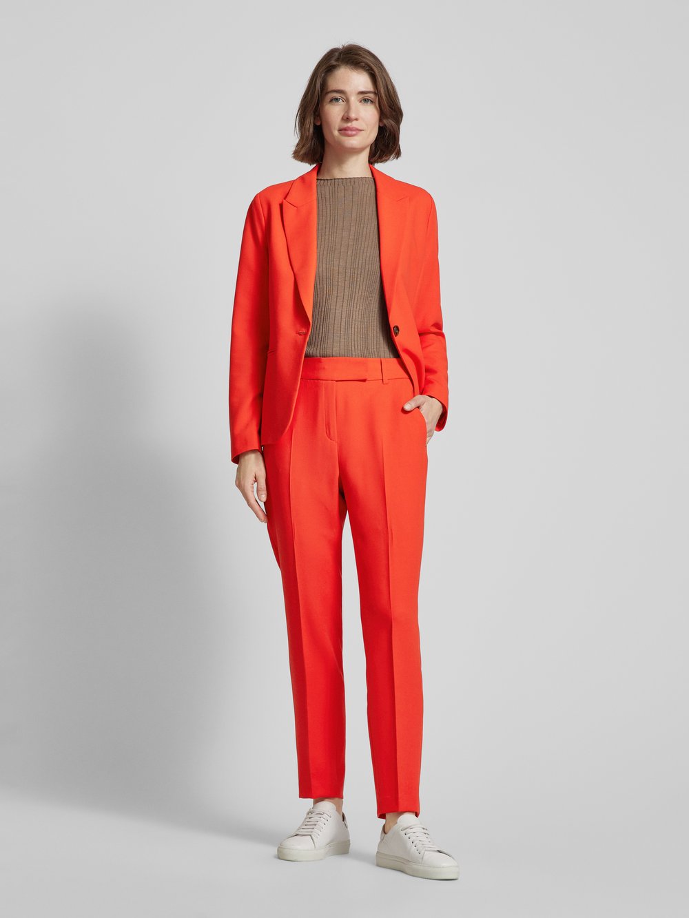 

Брюки однотонного кроя со стрелками s.Oliver BLACK LABEL, красный