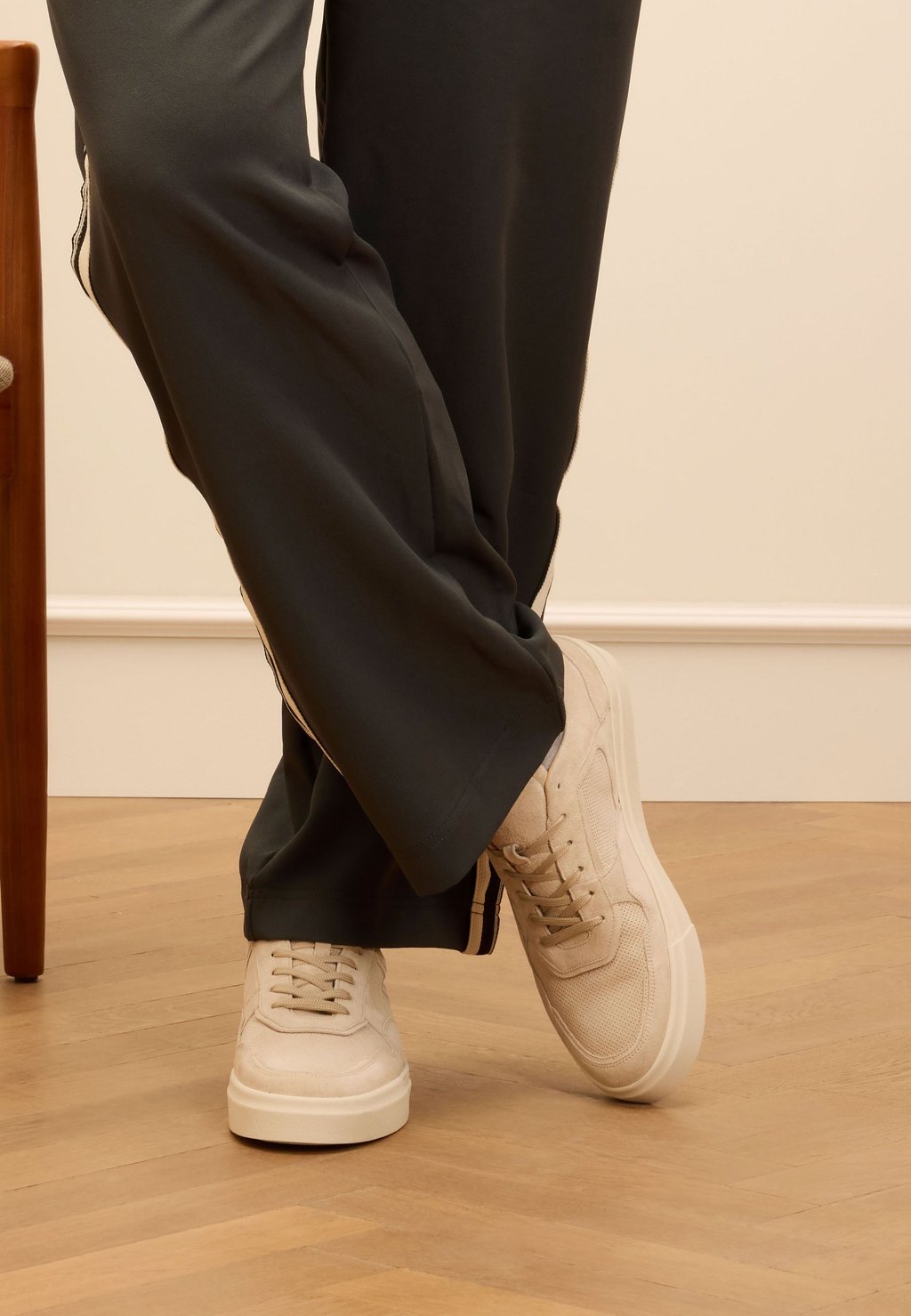 

Кроссовки SNEAKER Manfield, бежевый