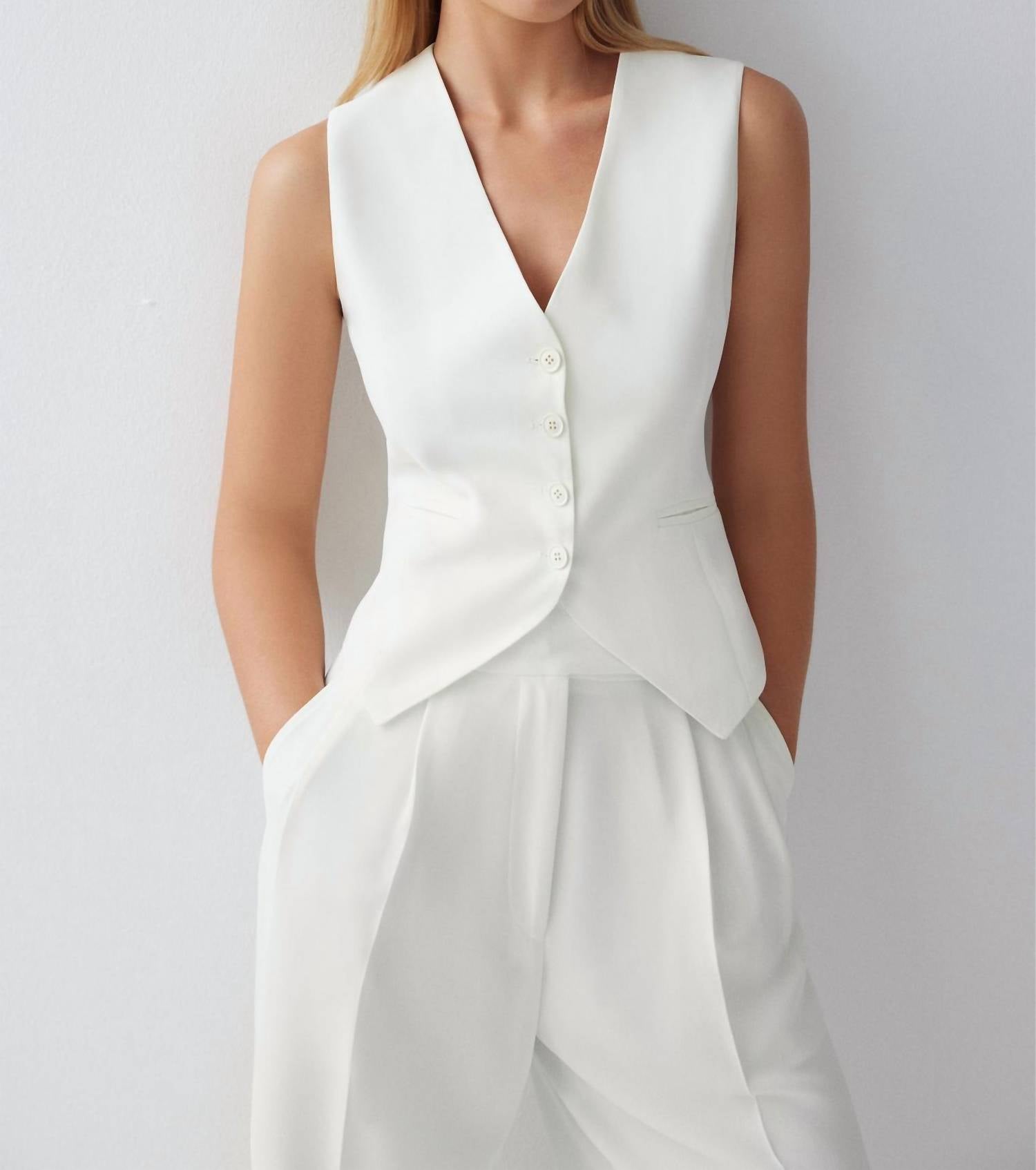 

Жилет Vie в белом цвете Le Cle