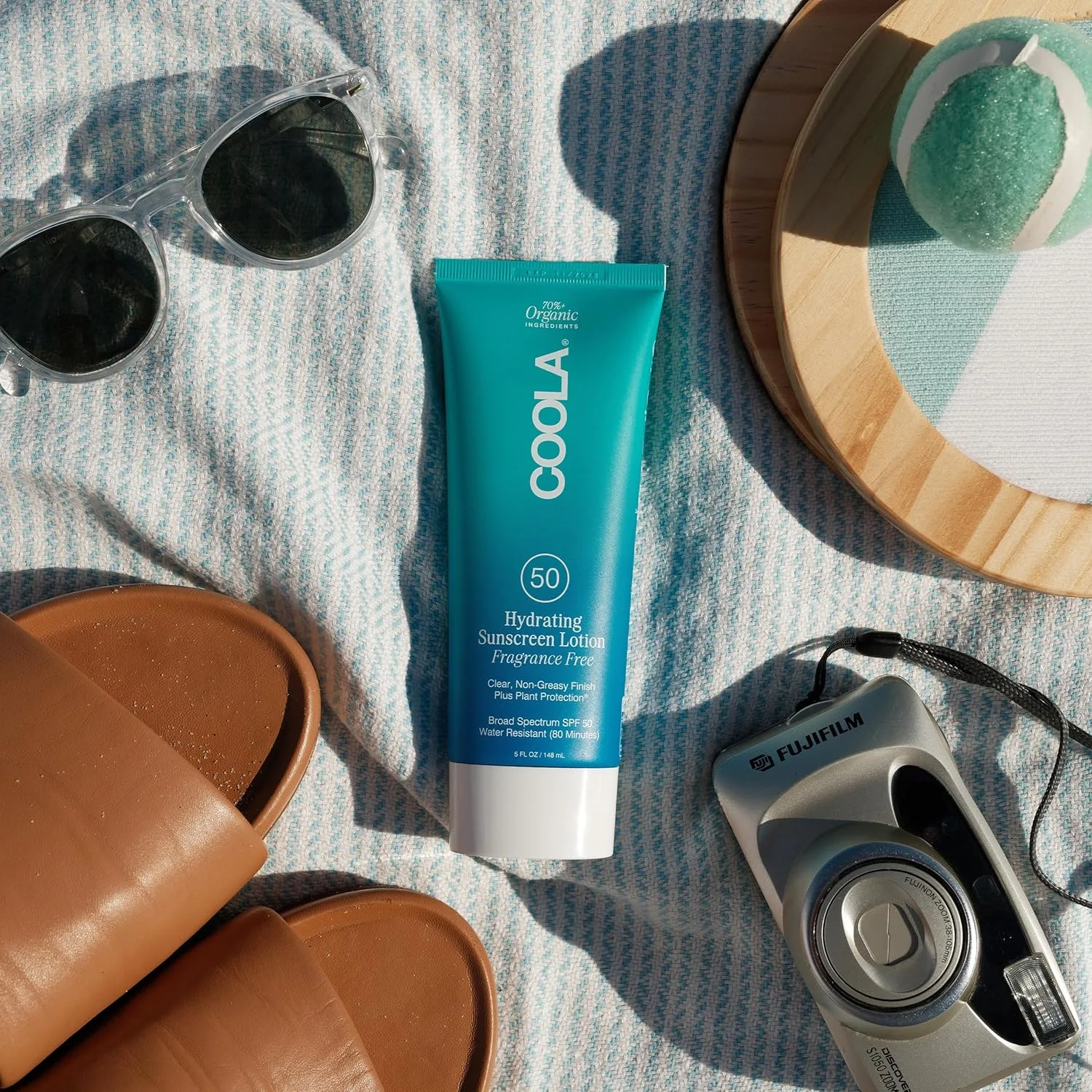 COOLA Органический солнцезащитный лосьон для тела SPF 50, протестирован дерматологами, обеспечивает ежедневную защиту кожи, подходит для веганов и не содержит глютена, без отдушек, 140 мл. 148 мл (1 шт.), Sheer — фото 3