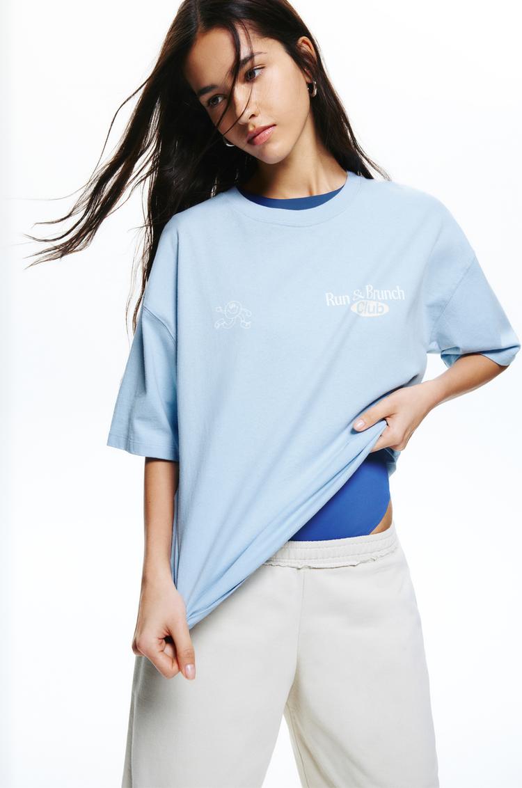 

Футболка клуба Run & Brun Pull And Bear, голубой
