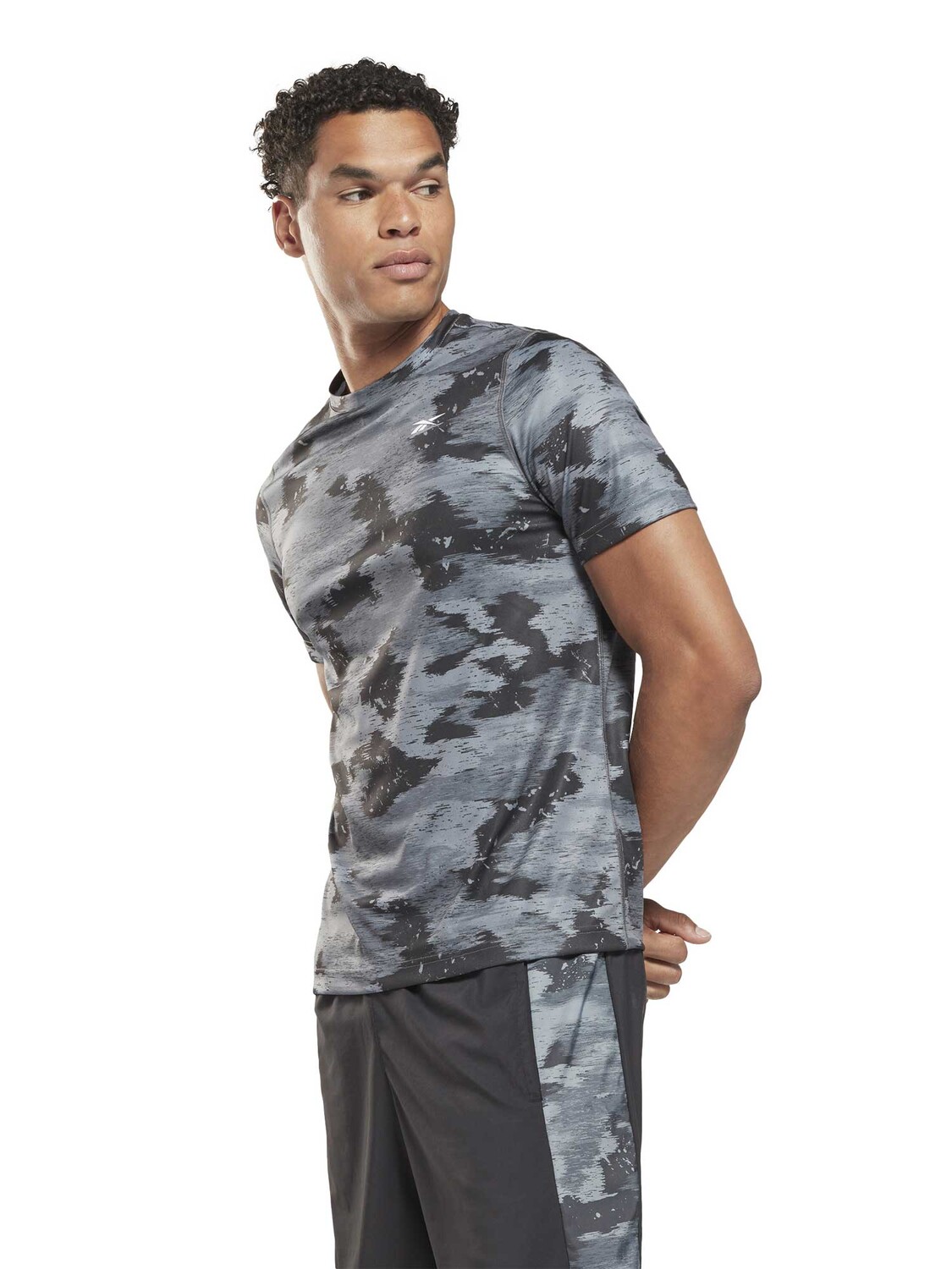 

Футболка Reebok Training Camo, черный