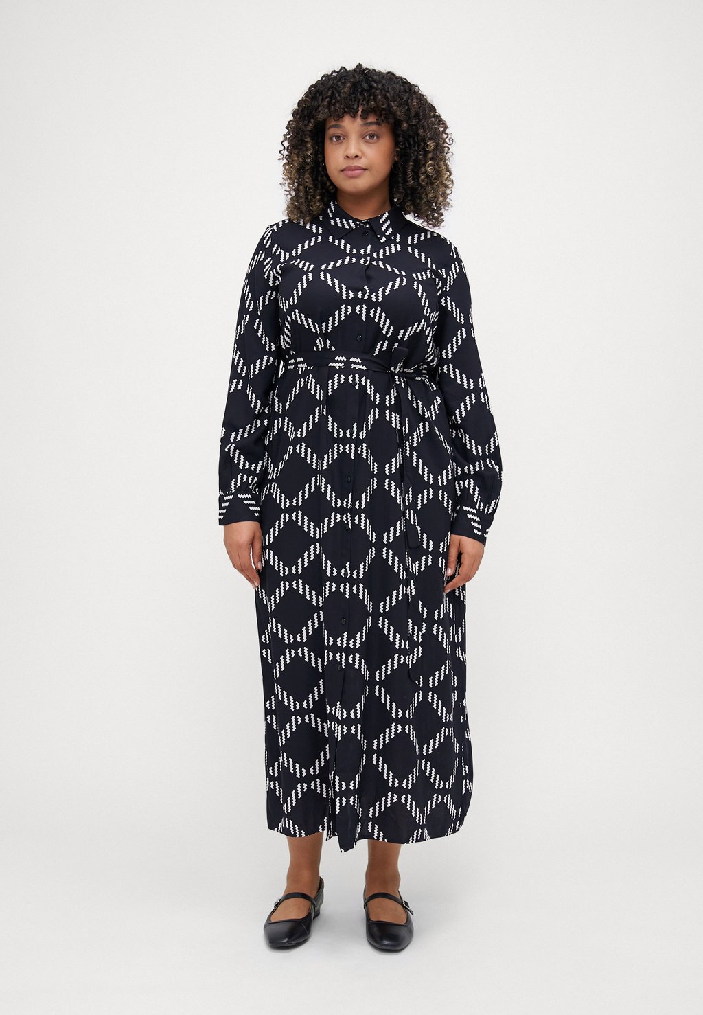 

Платье-рубашка VMCBRINA SHIRT DRESS Vero Moda Curve, черный