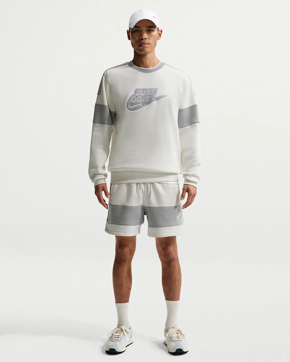 Мужская флисовая кофта с круглым воротом Nike Sportswear Club, Sail/Light Smoke Grey/Light Smoke Grey — фото 4