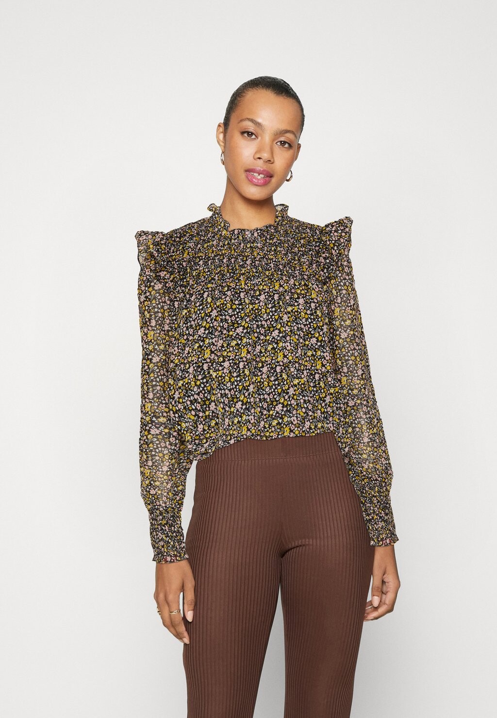 

Блузка Vero Moda VMHOLLY DETAIL TOP, цвет blackbr/brown