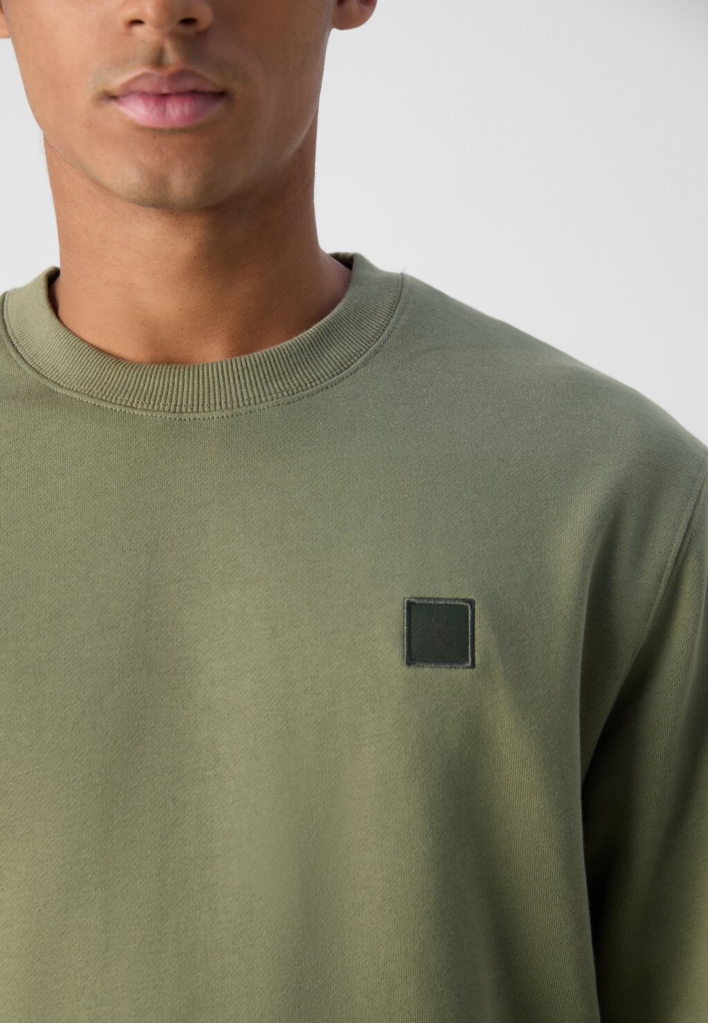 

Толстовка ESSENTIAL BADGE CREW Scotch & Soda, зеленый