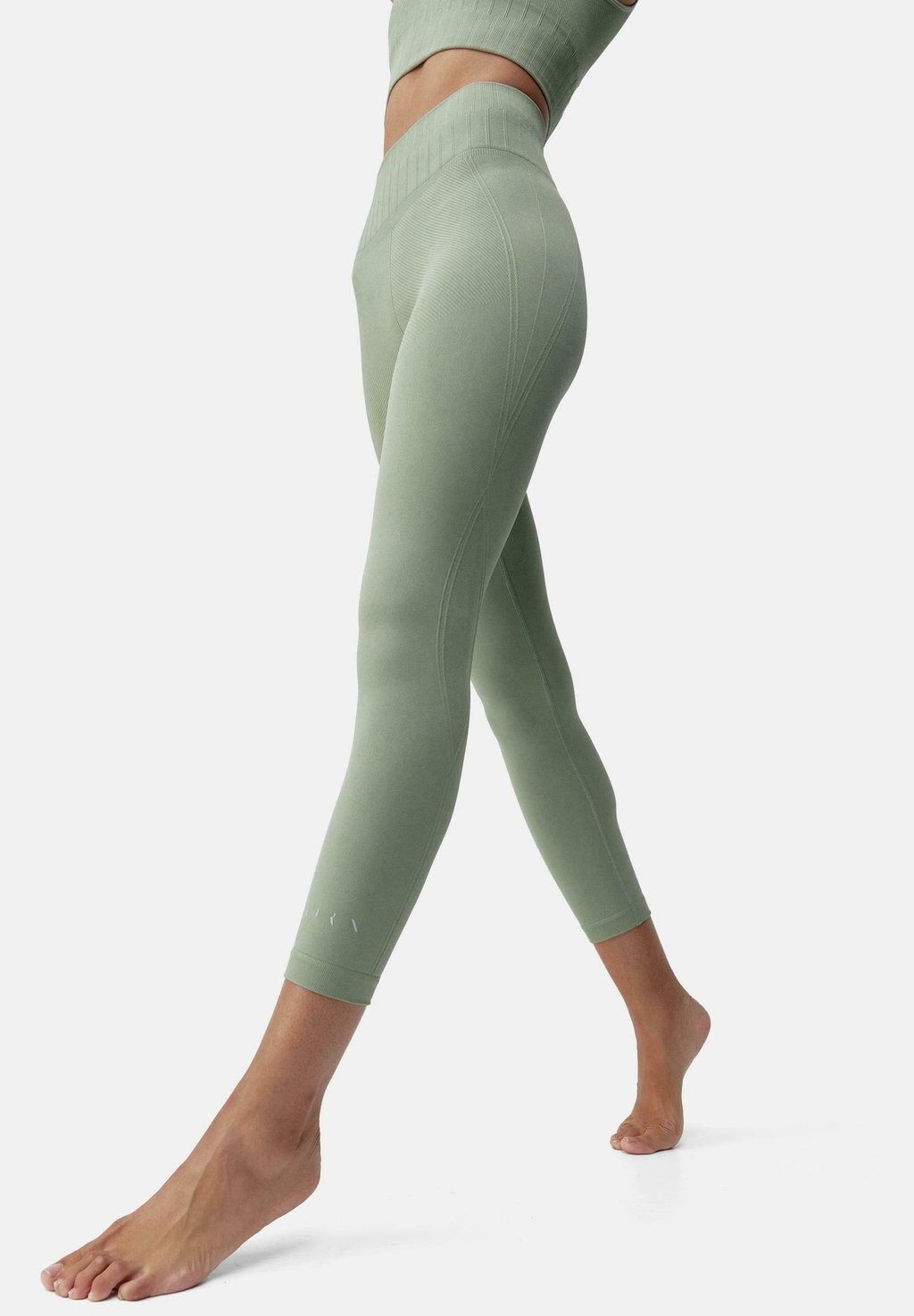 

Леггинсы Born Living Yoga, зеленый