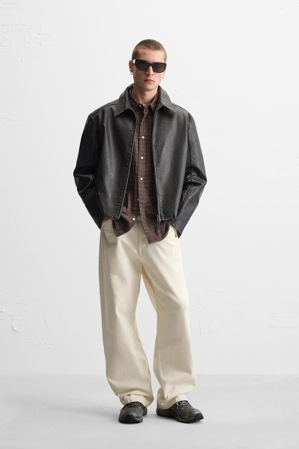 

Куртка из выцветшей кожи ZARA, черный