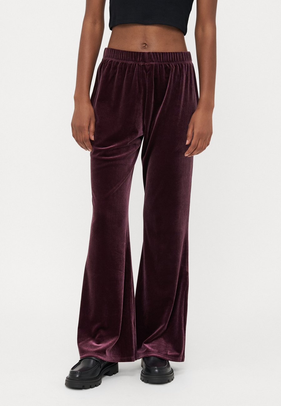 

Брюки ONLY Petite ONLSMOOTH FLARED, Winetasting/Bordeaux