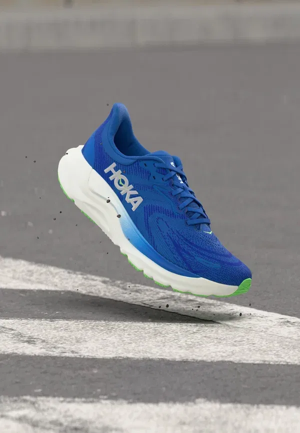 Кроссовки для бега по шоссе Hoka Arahi 8, синий/неоново-зеленый