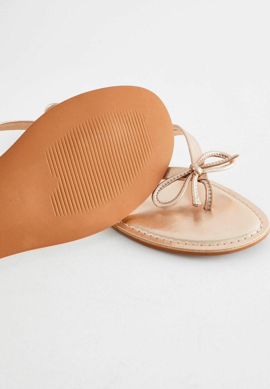 Шлепанцы Forever Comfort Bow Detail Regular Wide Fit Next, розовое золото — фото 4