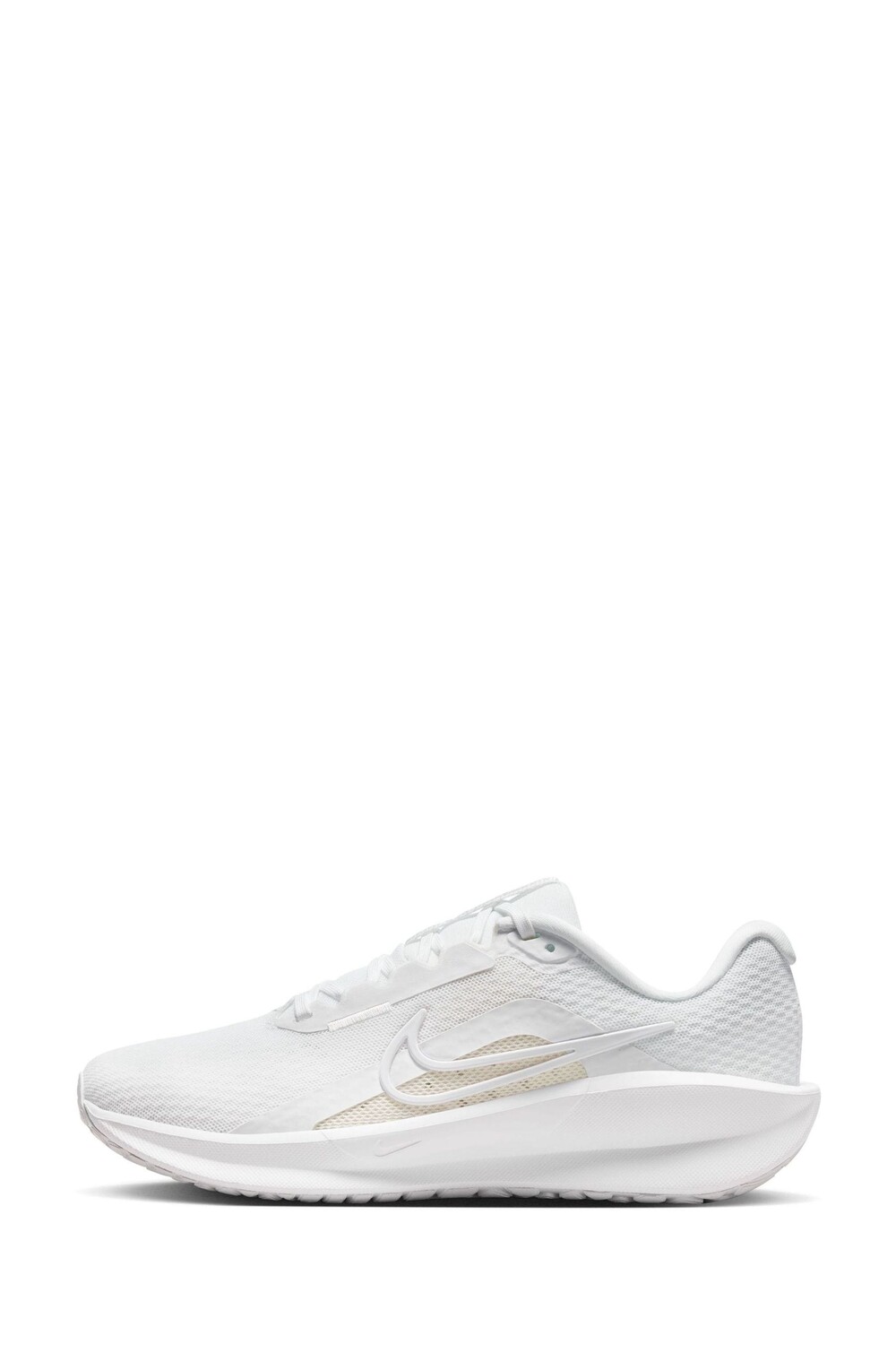 Дорожные беговые кроссовки Downshifter 13 Nike, белый — фото 2
