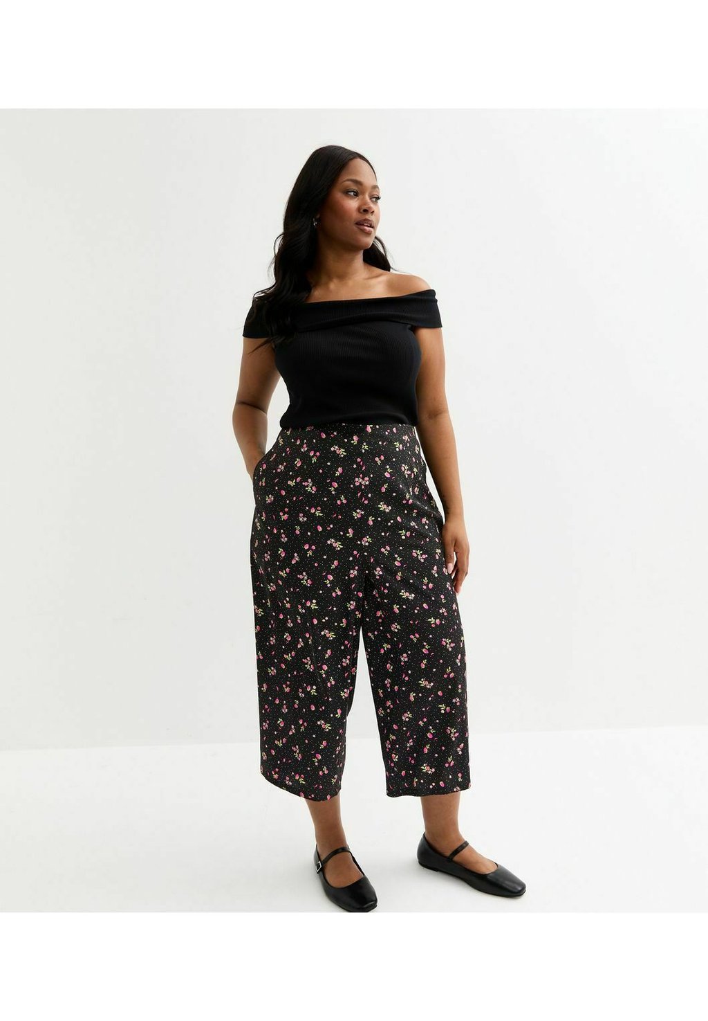 

Брюки CURVES BERRY FRUITS CROPPED WIDE LEG TROUSERS New Look Curves, черный