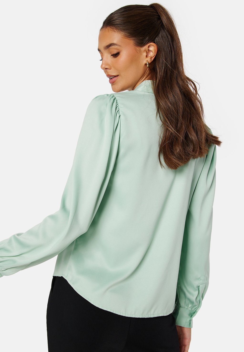 

Блузка на пуговицах REGULAR PUFF SLEEVE SATIN SHIRT Bubbleroom, зеленый