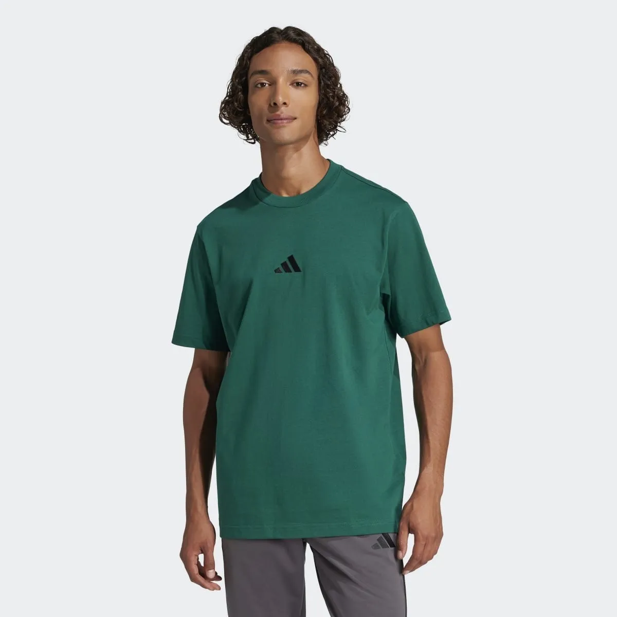 

Футболка мужская Essentials с маленьким логотипом Adidas, зеленый
