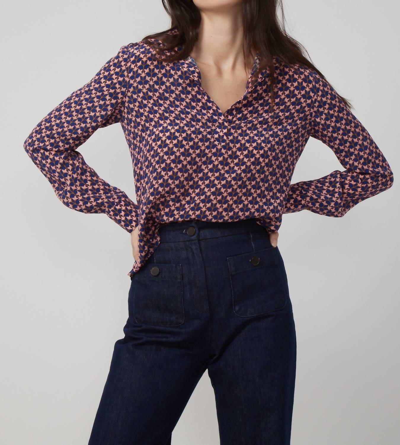 

Блузка Лии в космическом следе Gilner Farrar, The Cosmic Trail