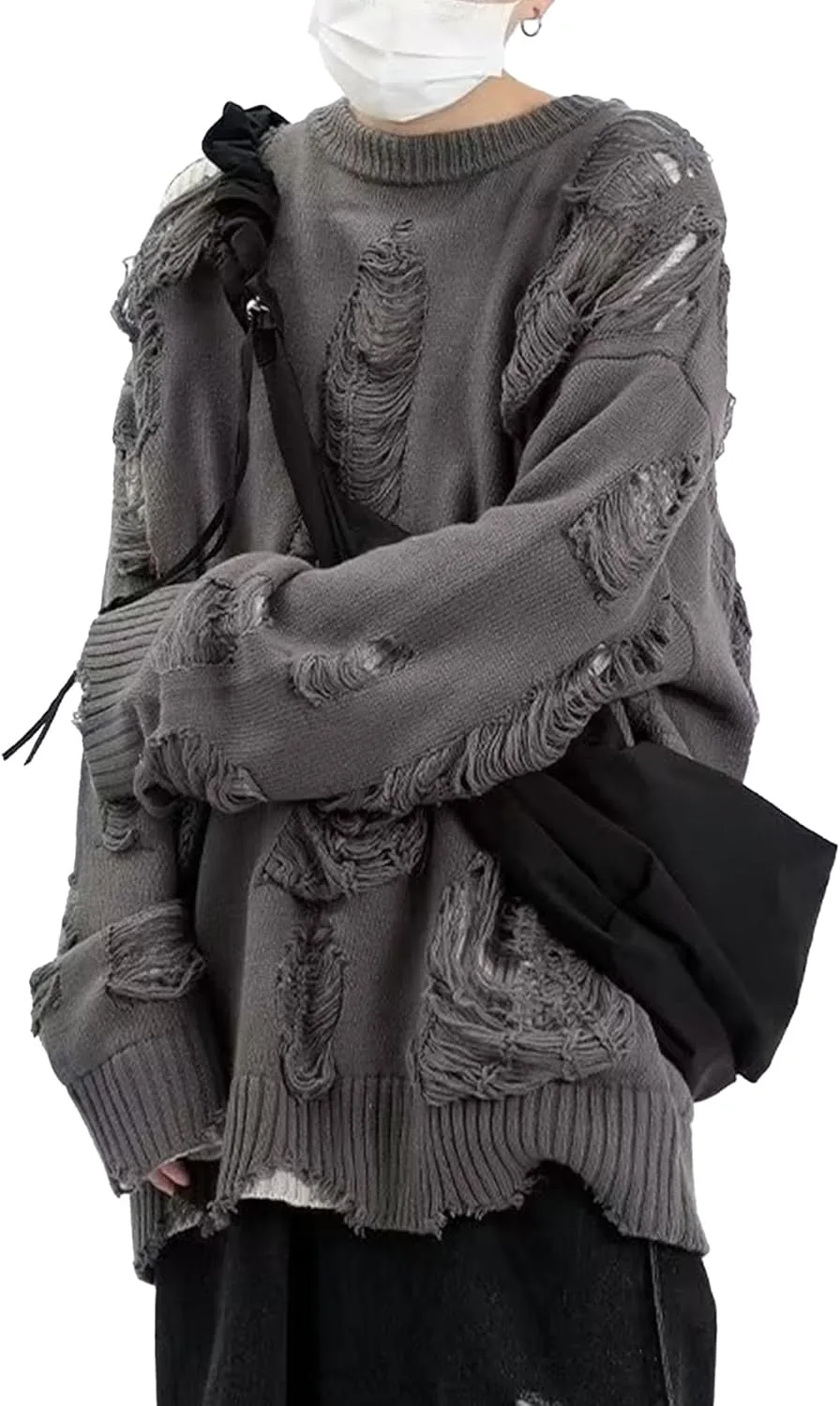 

Мужской свитер с потертостями и разрывами