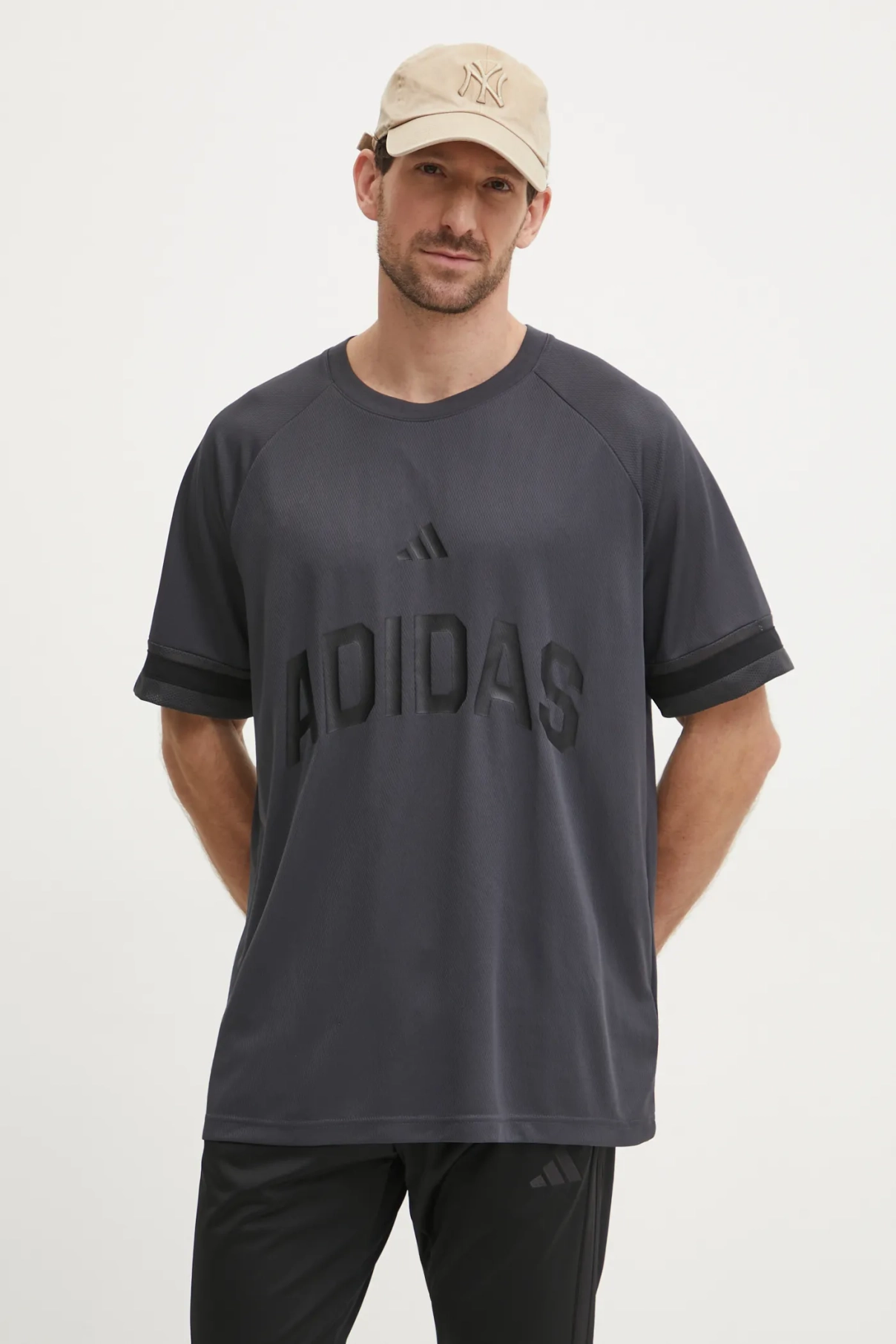 

Спортивная футболка США adidas, серый